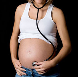 妊婦さんの聴診風景